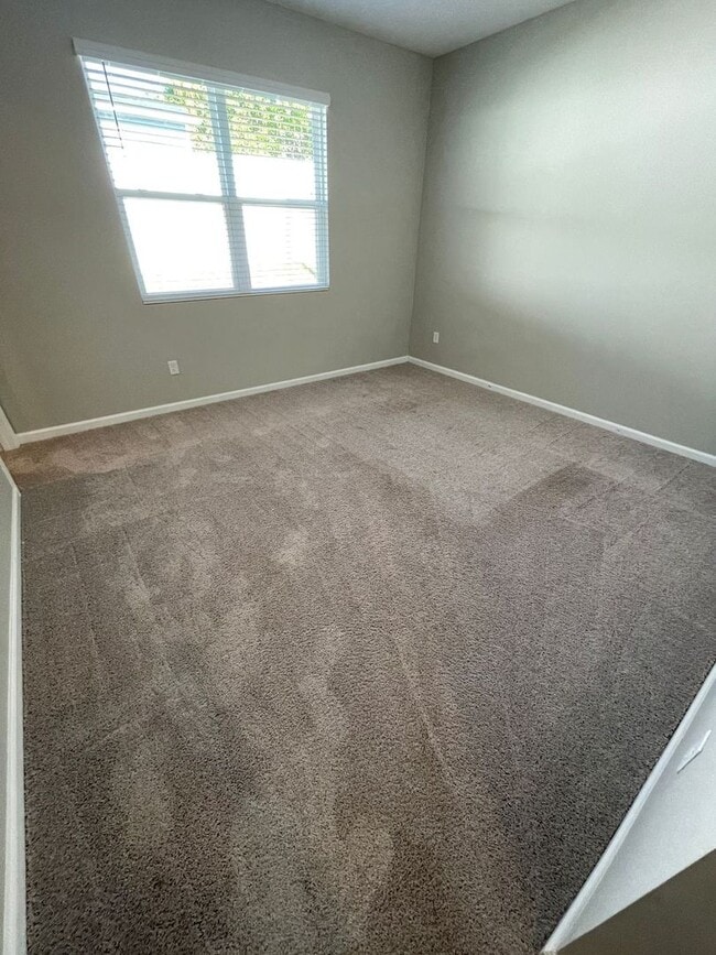 Building Photo - Move-In Special! Get 50% off your 2nd mont...