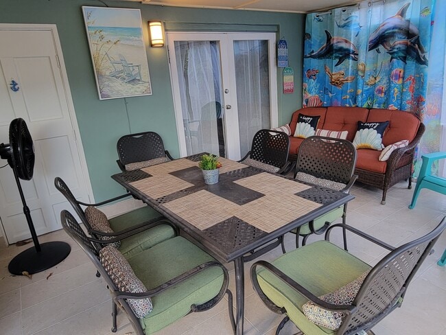 Building Photo - 1520 NE 33rd St