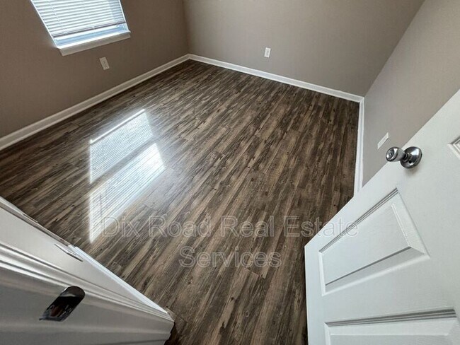 Building Photo - 209 Wexford Dr