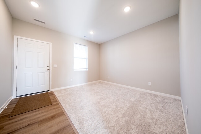 Building Photo - 15083 Athgoe Dr
