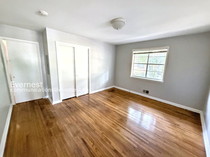 Building Photo - 8047 2nd Ave S