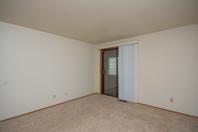 Building Photo - Unique 3 Bed 3 Bath Home