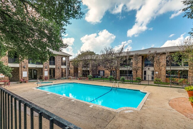 Building Photo - RENOVATED MEDICAL CENTER CONDO