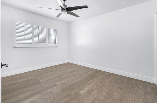 Building Photo - Gorgeous Remodeled 3 Bedroom 2 Bath Pool H...