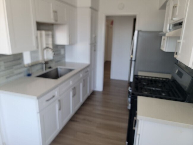 Building Photo - Avenida Aragon