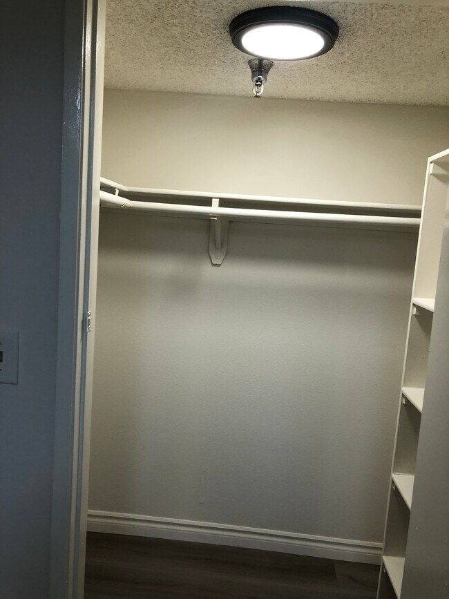 Building Photo - 1791 N Sycamore Ave