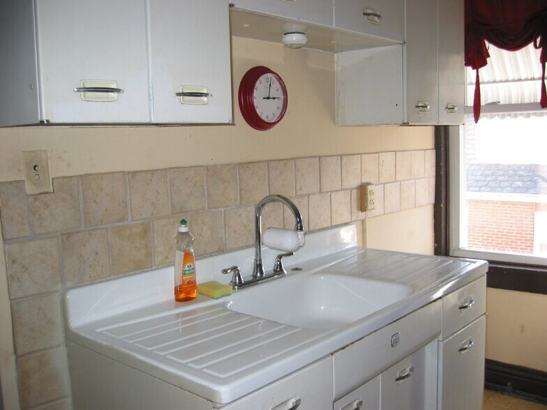 Building Photo - 32 W Elizabeth Ave