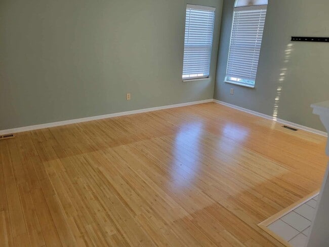 Building Photo - Two Bedroom Condo in BG