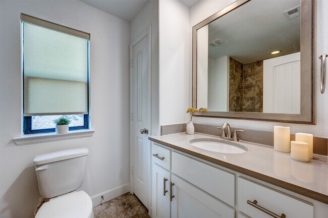 Building Photo - 1208 Peden St