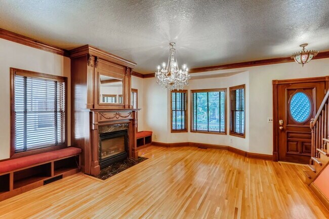 Building Photo - 490 Laurel Ave