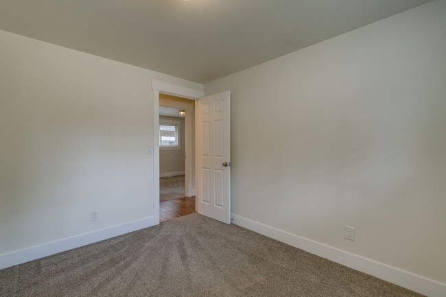 Building Photo - Amazing Updated Rambler in Kirkland with B...