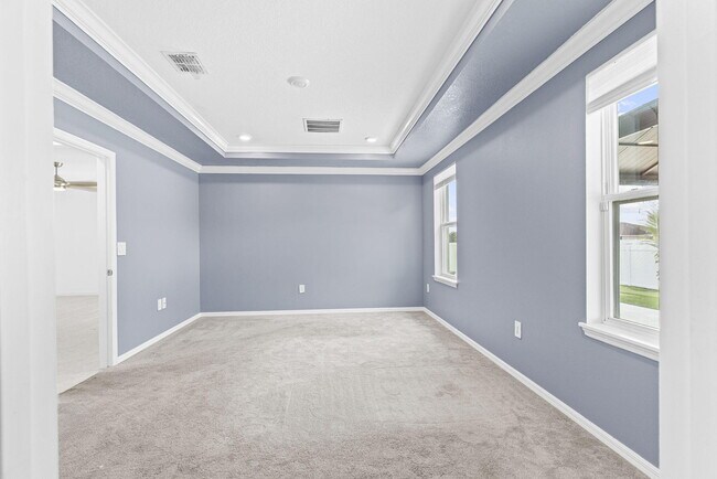 Building Photo - 681 SW Millard Dr