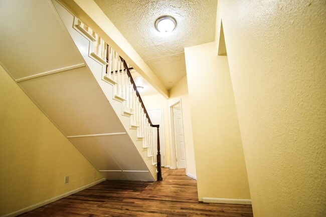 Building Photo - Spacious 4BD/2BA Two-Story Home w/ Fenced Yard & Huge Basement! Pets OK!