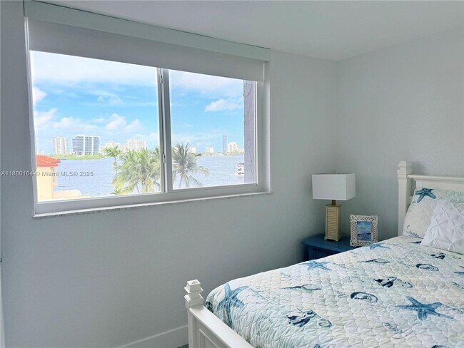 Building Photo - 4000 NE 170th St