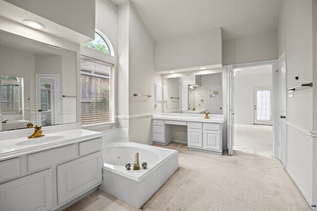 Building Photo - 4215 Valley Glade Dr