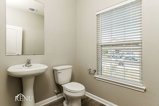 Building Photo - 2815 Praline Ferry