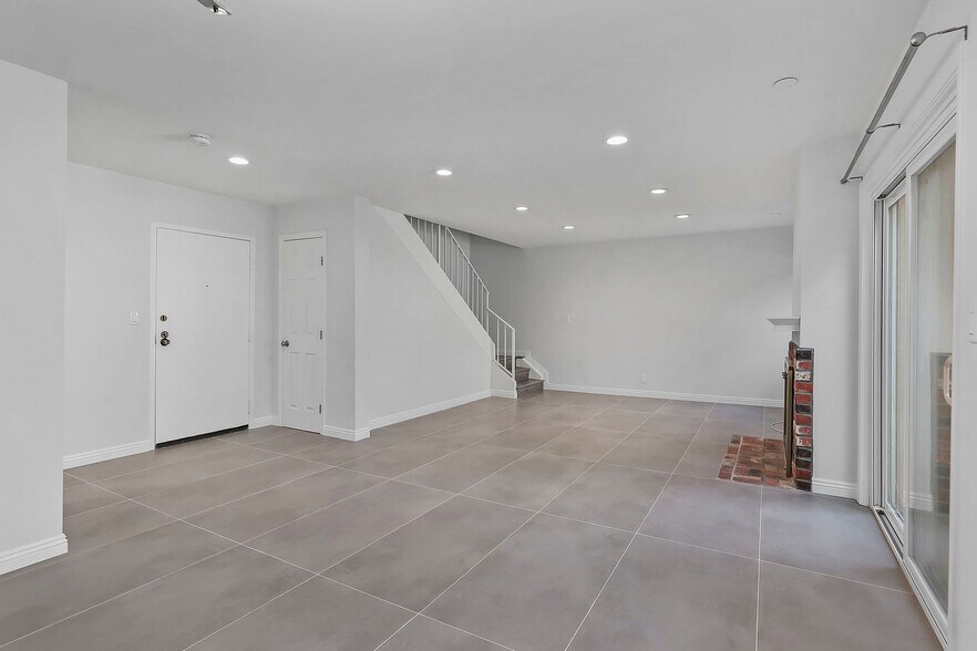 Building Photo - 6145 Whitsett Ave