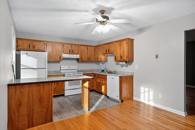 Building Photo - 23259 Laurel Hill Dr