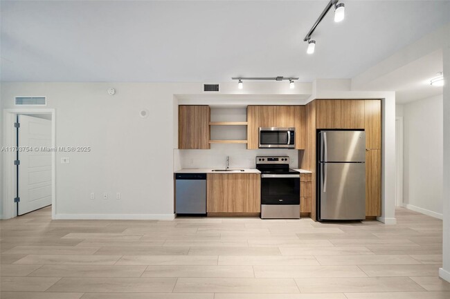 Building Photo - 555 NE 8th St