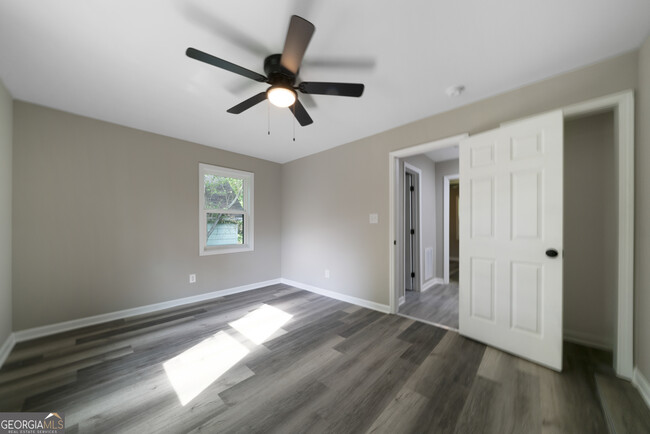 Building Photo - 515 Harper Ave SW