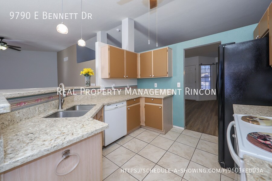 Building Photo - 9790 E Bennett Dr