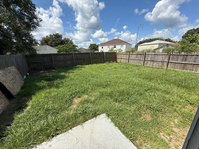 Building Photo - 816 Abbeville Ct