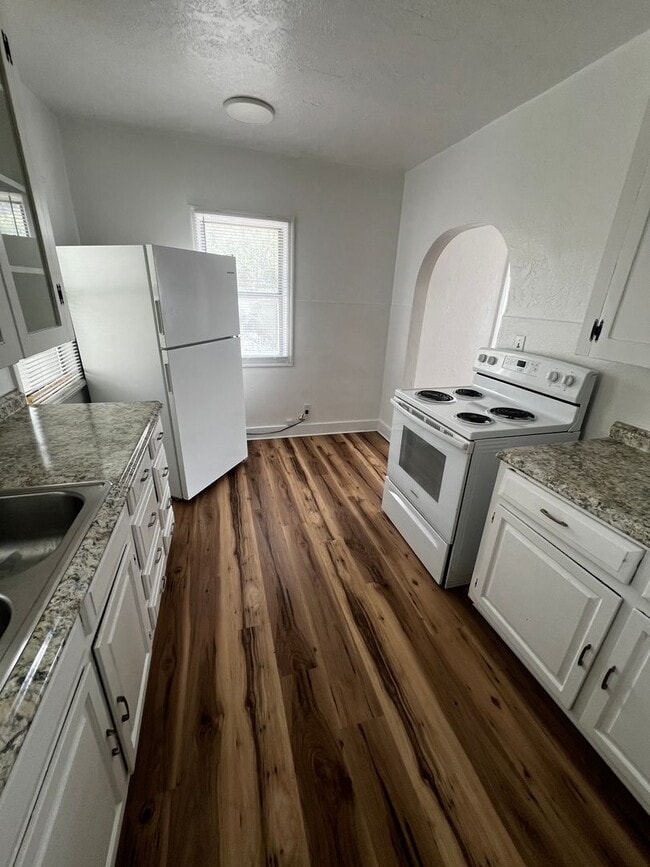 Building Photo - Updated 3-Bedroom 1.5 Bathroom Home with Fenced Yard