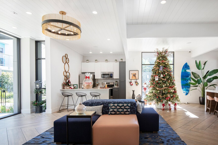 Building Photo - 360 The Village