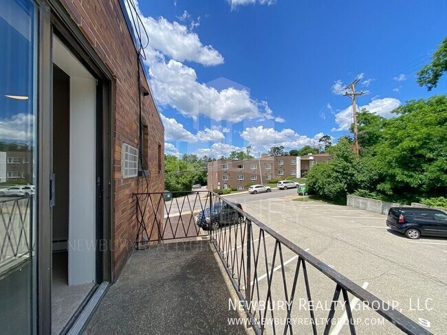 Building Photo - 1848 Chessland St