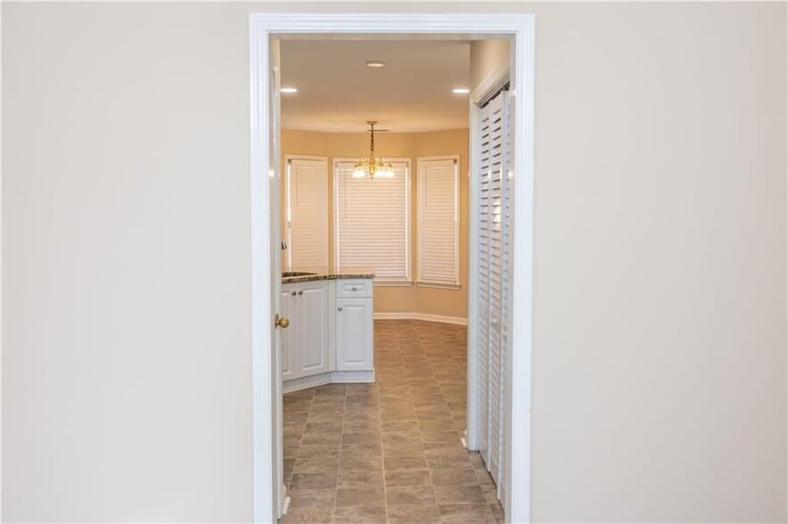 Building Photo - 994 Brentmoor Ln NW