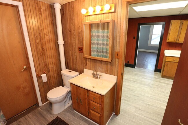 Building Photo - 3 Bedroom Veedersburg Home!