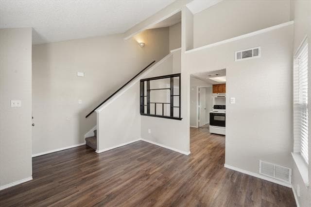 Building Photo - 311 Kings Way Dr