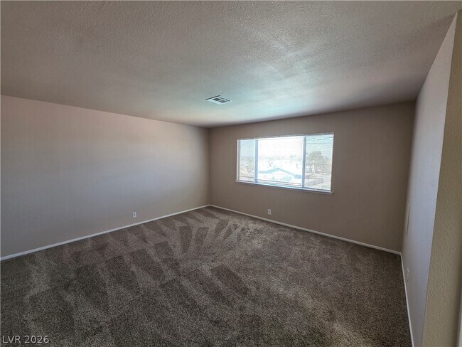 Building Photo - 1745 Mt Hood St