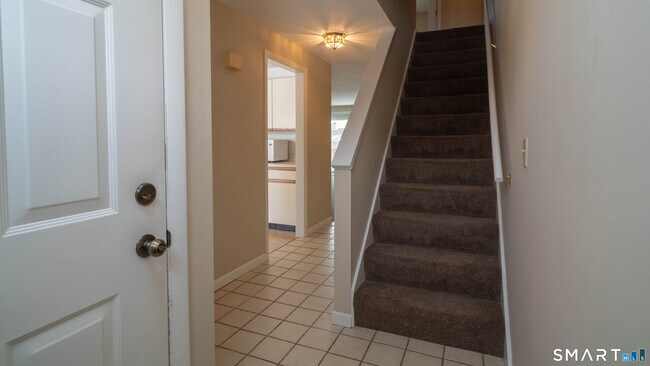 Building Photo - 147 Skyview Dr