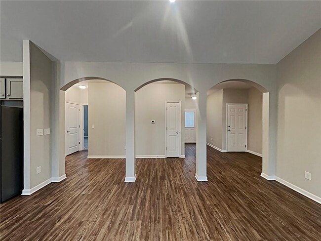 Building Photo - 705 Stable View Loop