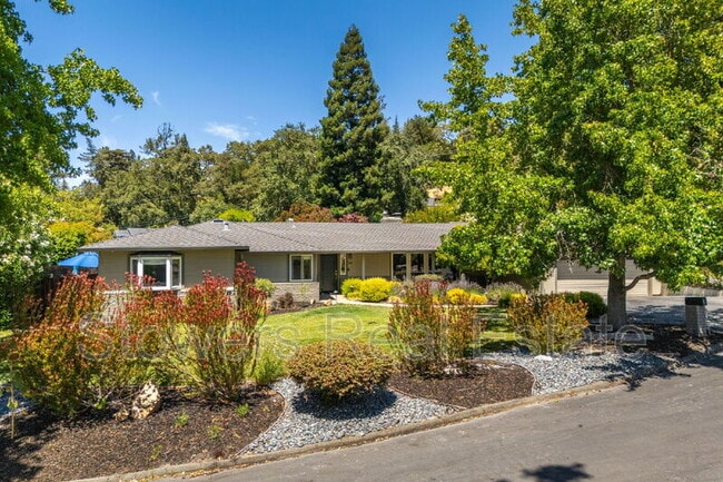 Building Photo - 714 Glenside Cir