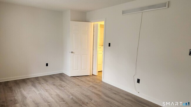 Building Photo - 1414 Whitney Ave