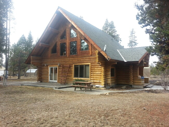 Building Photo - Beautiful Log Home with Shop