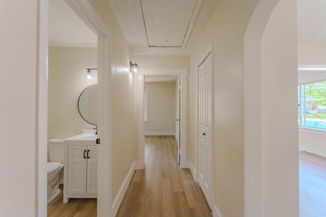 Building Photo - Remodeled 2 bedroom with off street parkin...