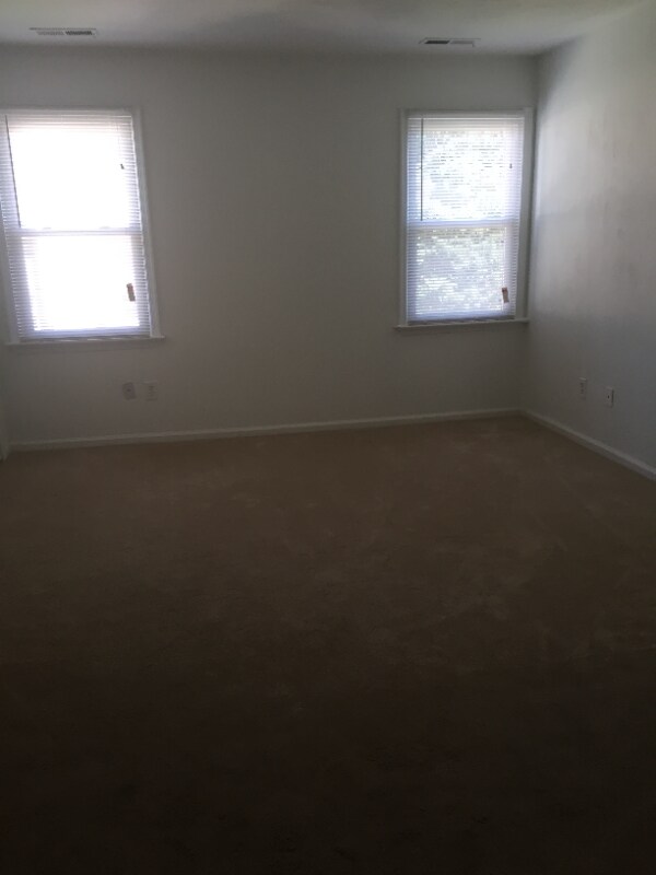 Building Photo - 728 Kennesaw Ct