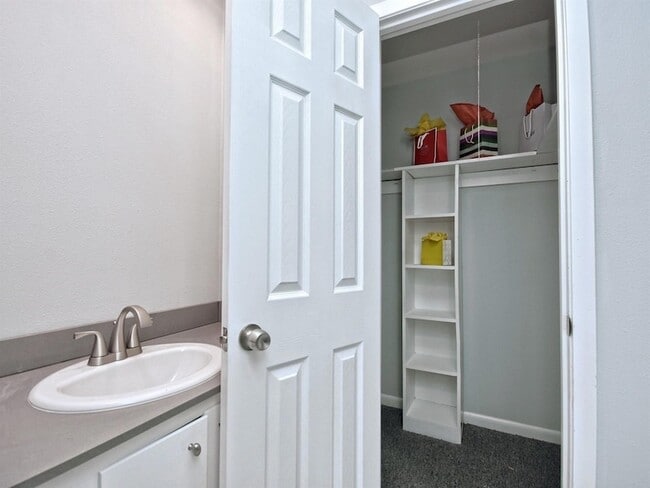 Building Photo - 6501 Highpoint Cove