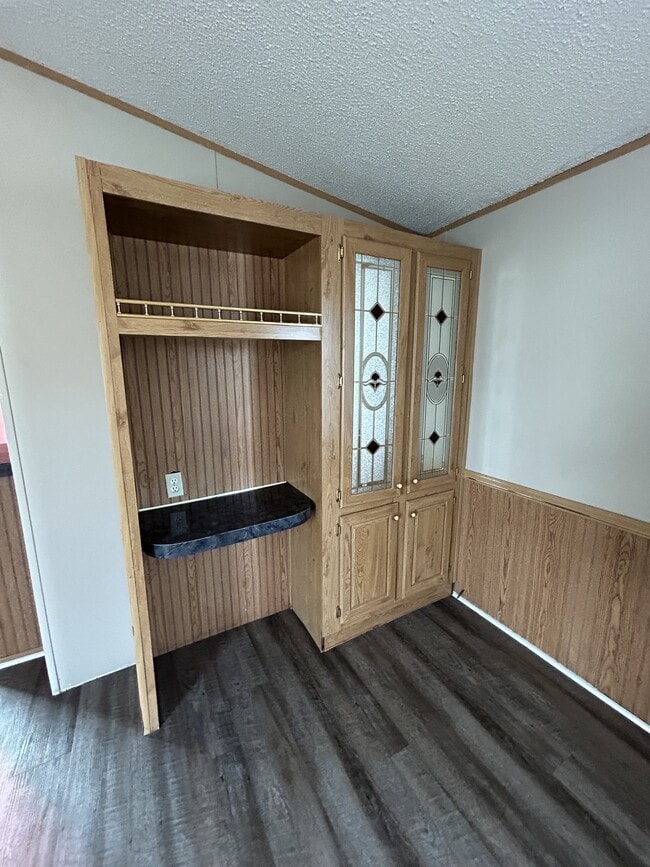 Building Photo - 217 Tyler St