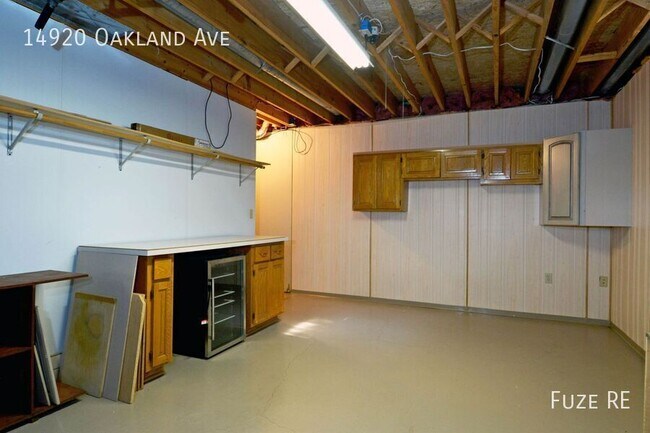 Building Photo - 14920 Oakland Ave