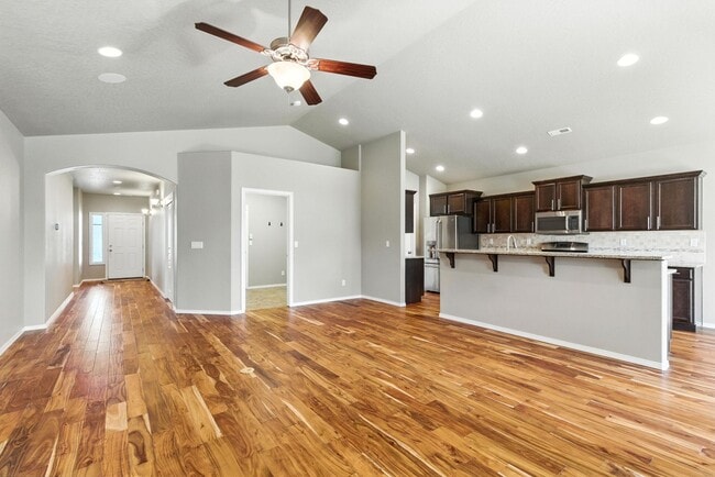 Building Photo - 7029 S Woodhaven Dr