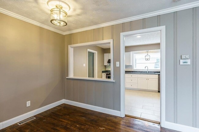 Building Photo - Charming 3 bedroom 2 bath home in Southland neighborhood!