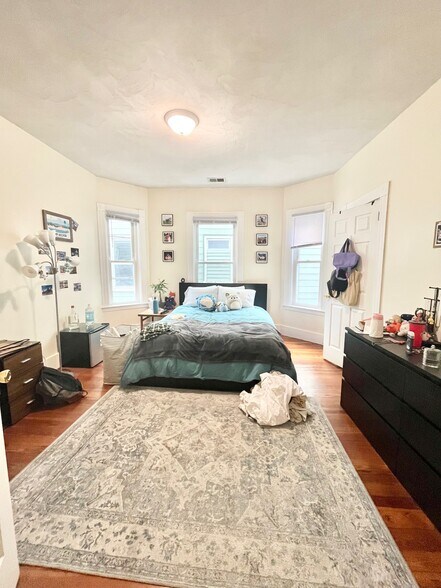 Building Photo - 8 Carmel St