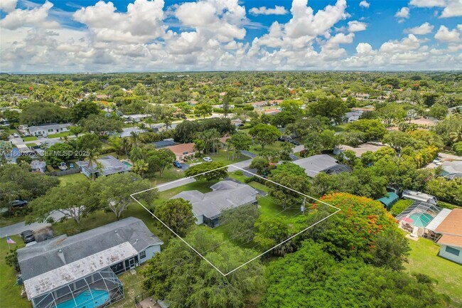 Building Photo - 17460 SW 85th Ave