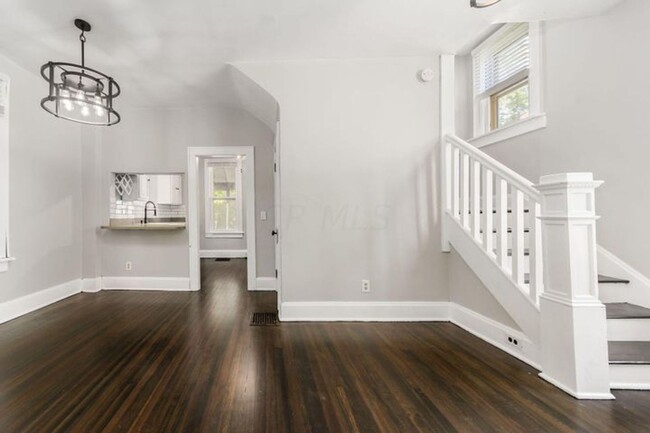 Building Photo - Adorable Brick Home in Italian Village!