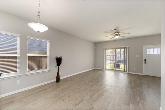 Building Photo - 9711 Beckley St