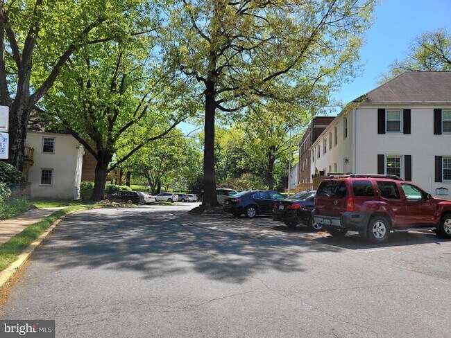 Building Photo - 2900 13th Rd S